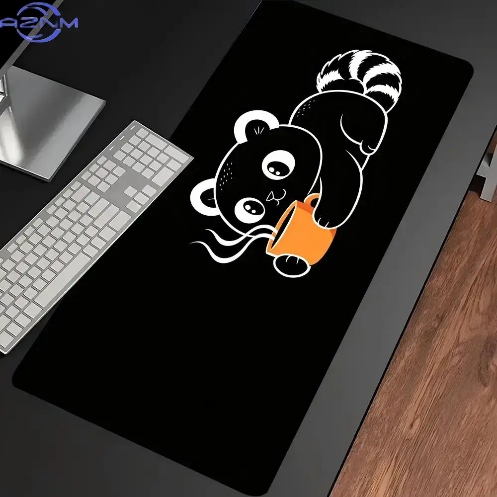 かわいい線画の猫がコーヒーカップを手に持っているデザインの、 - Desk Setup Art のレビューと価格